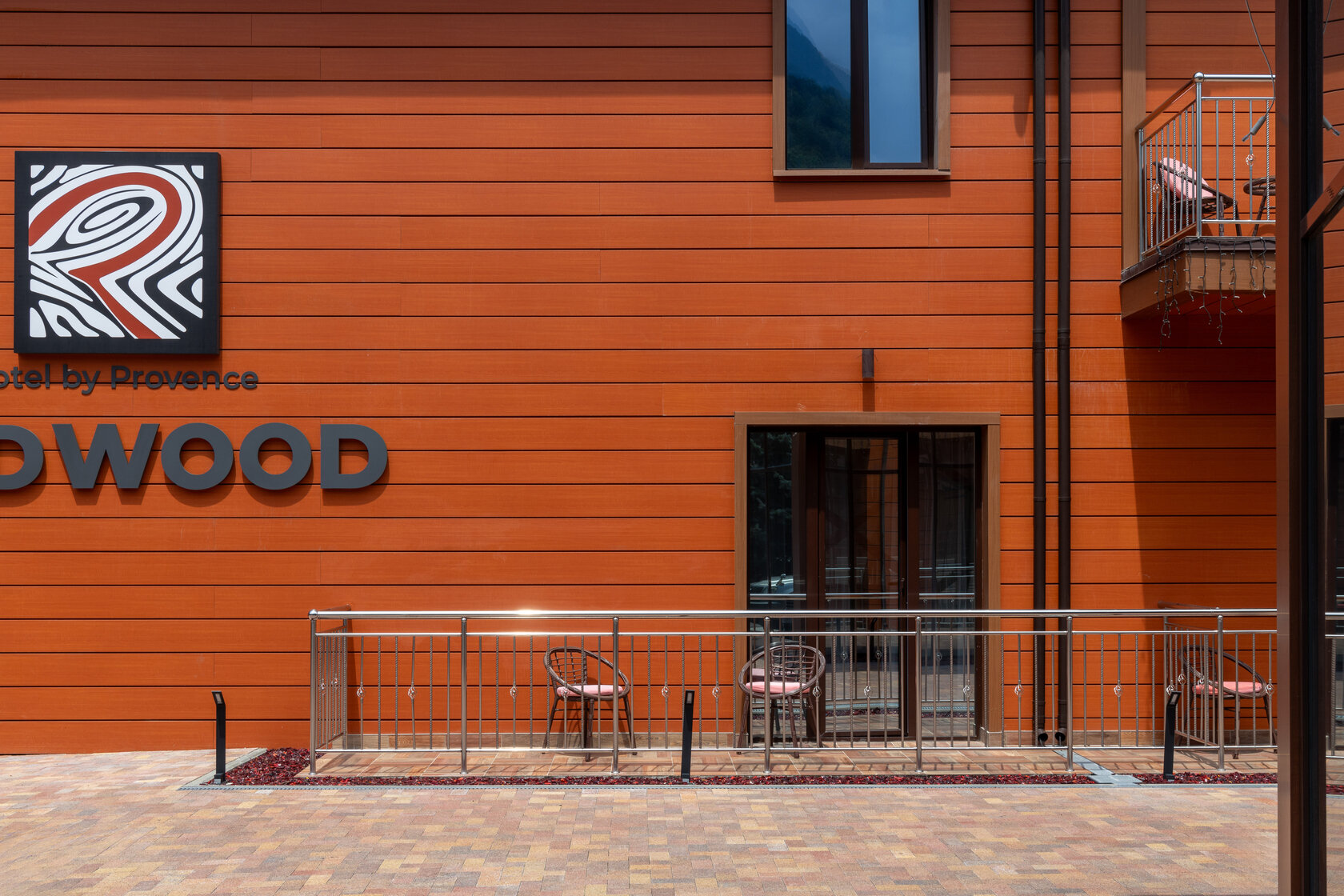 Фото Red Wood by Provence