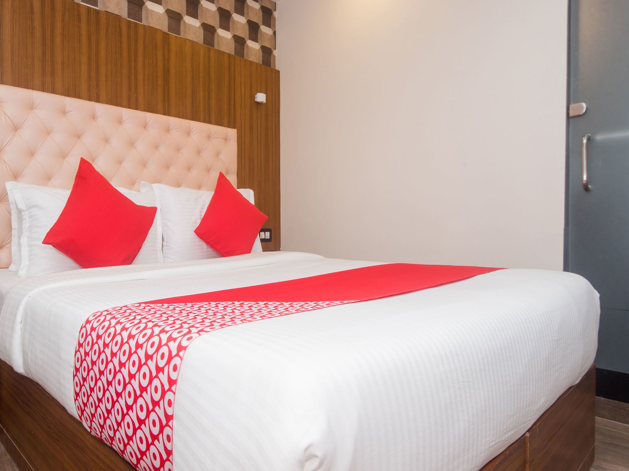 Фото Hotel Qubestay Airport