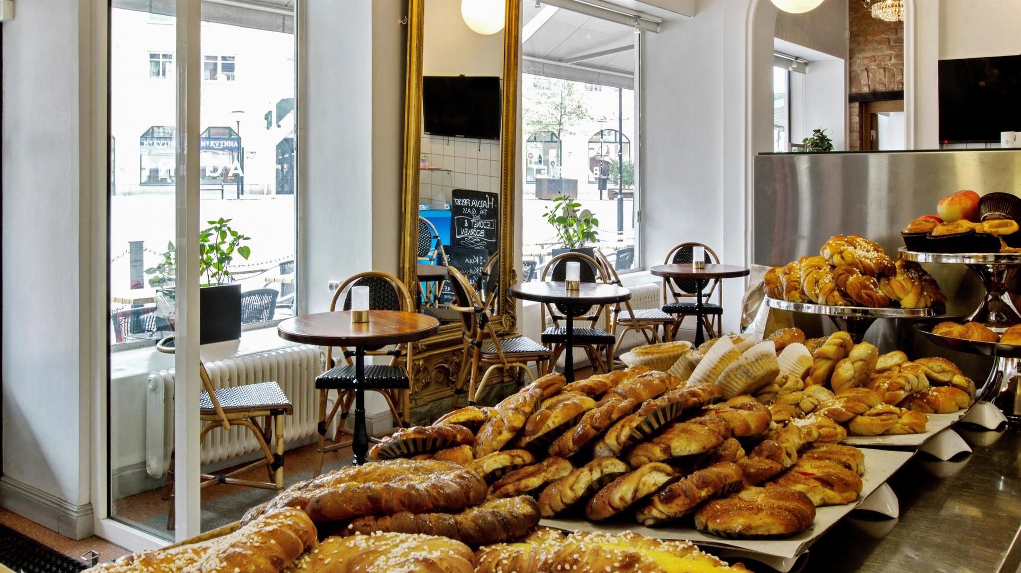 Фото Hotel Bishops Arms Strängnäs