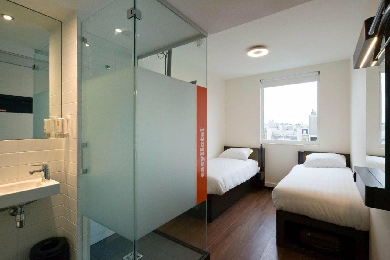 Фото EasyHotel Amsterdam City Centre South