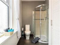 Фото The Glen Guest House