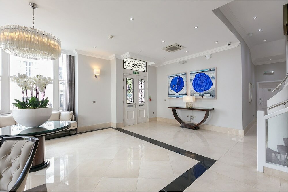 Фото Chilworth Court