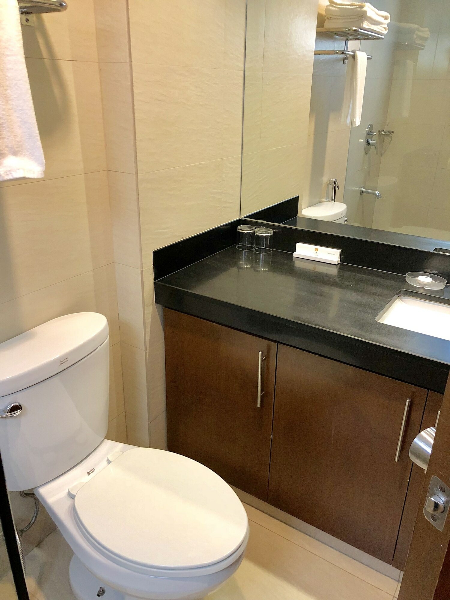 Фото Tropicana Suites