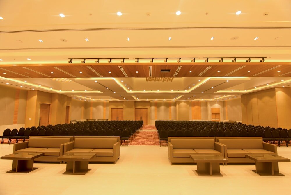 Фото Lemon Tree Hotel, Sector 60, Gurugram
