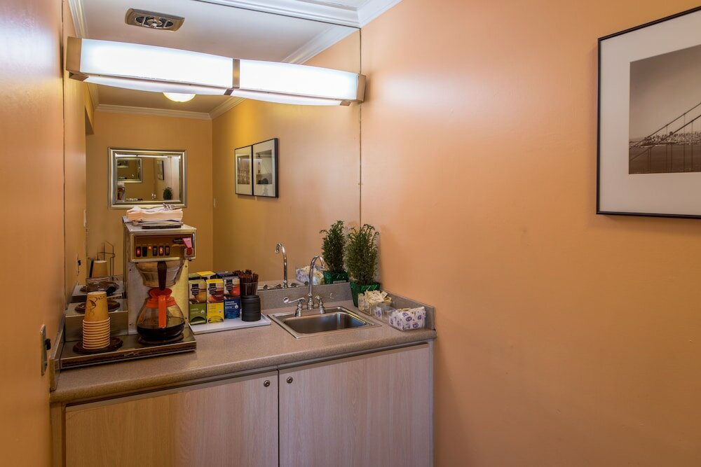 Фото Civic Center Motor Inn