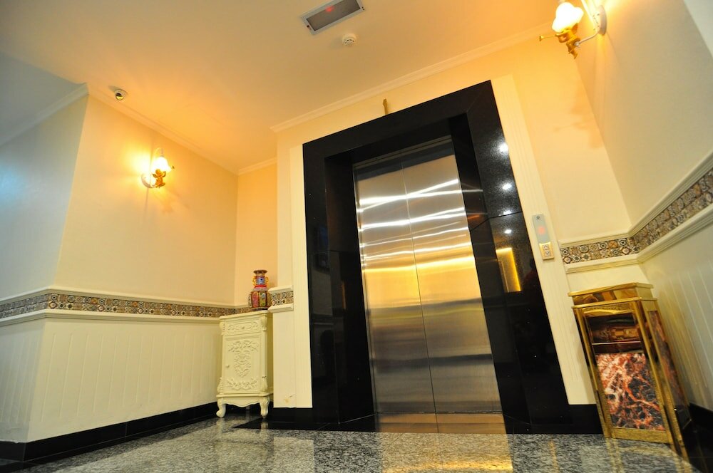 Фото 1 Million Hotel