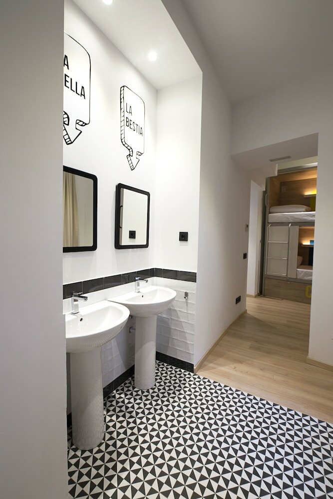 Фото U-Sense For You Hostel Sevilla