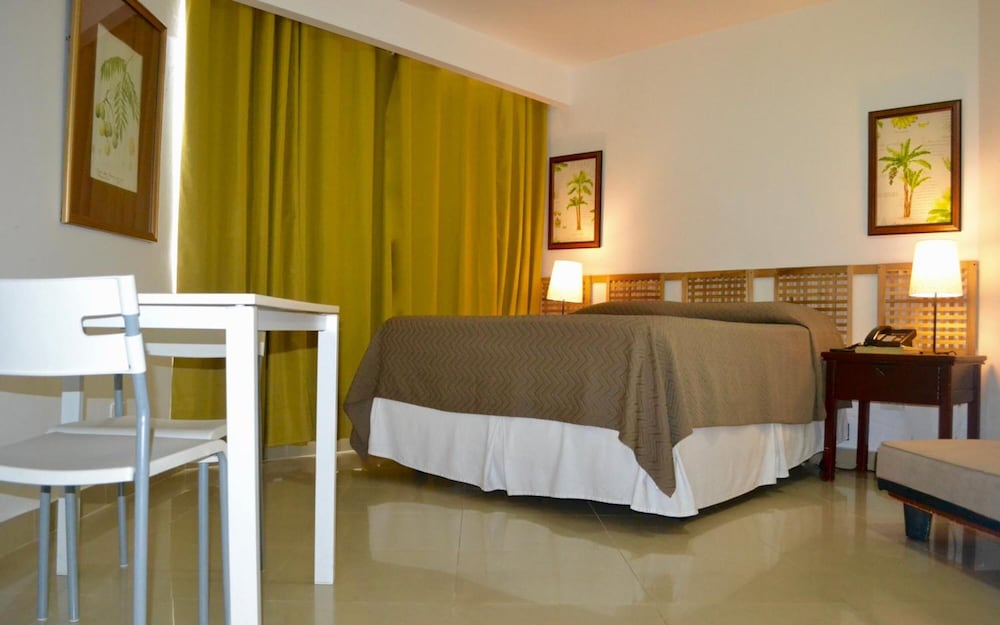 Фото Aparta Hotel Plaza del Sol