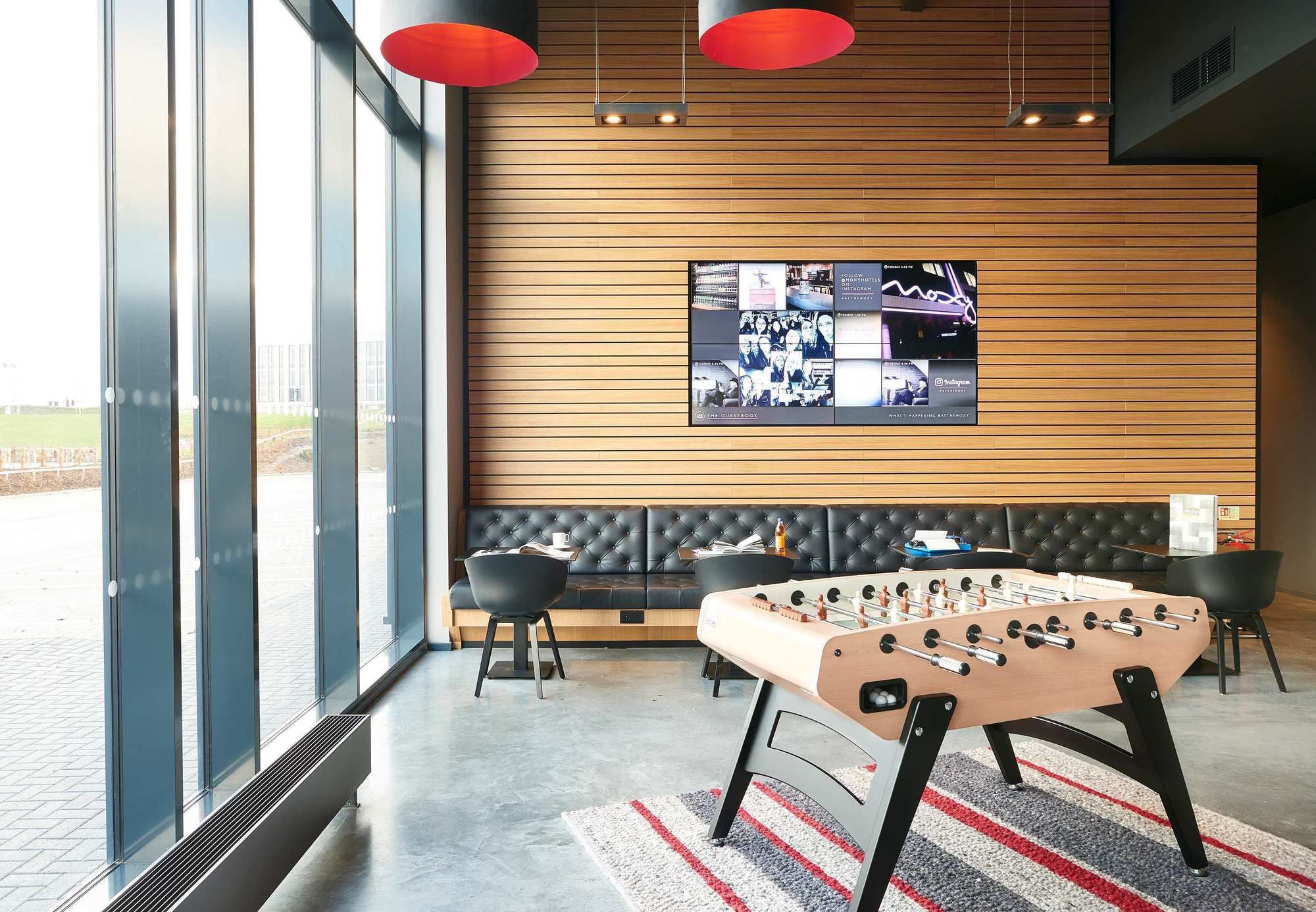 Фото Moxy Aberdeen Airport