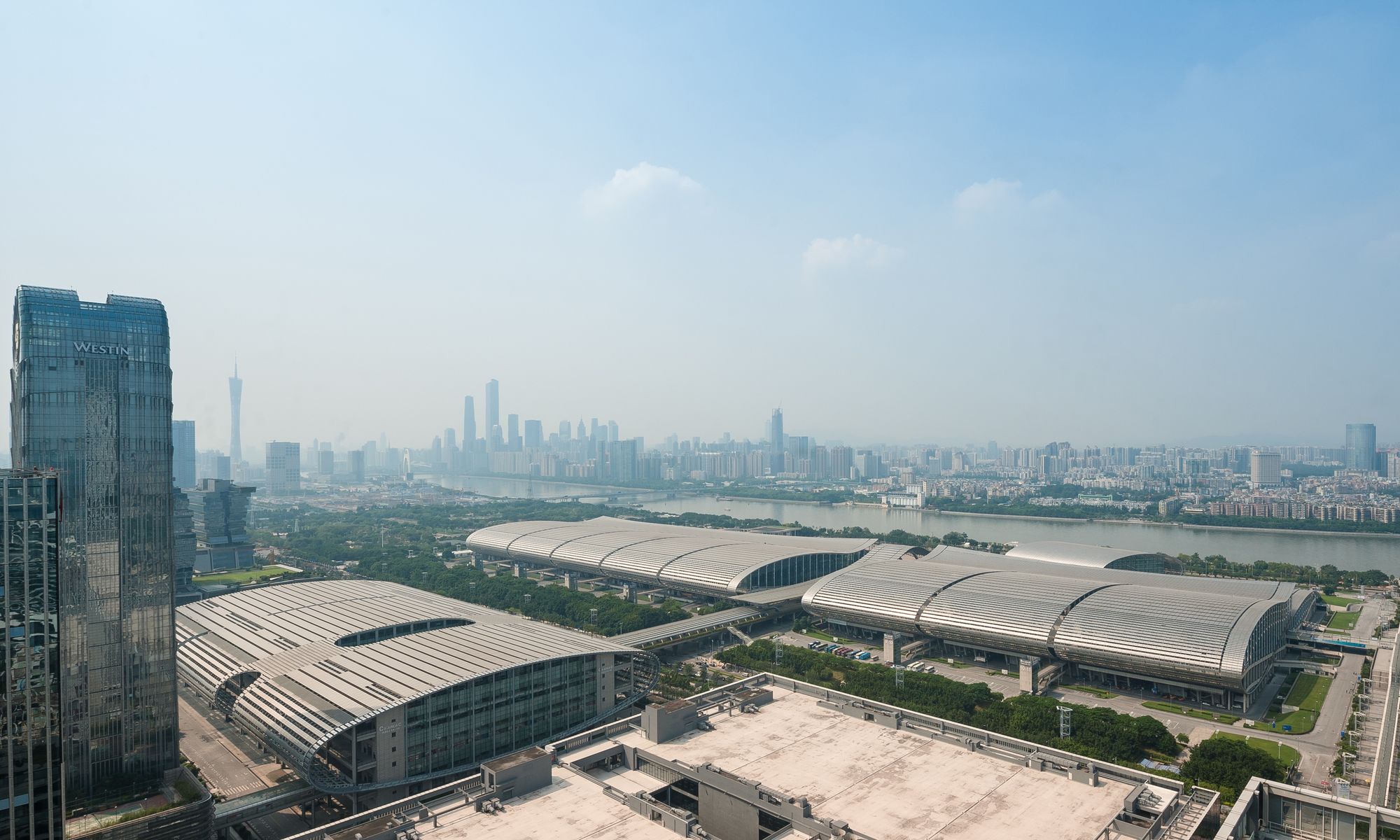 Фото Yicheng Apartment PaZhou Poly World Center