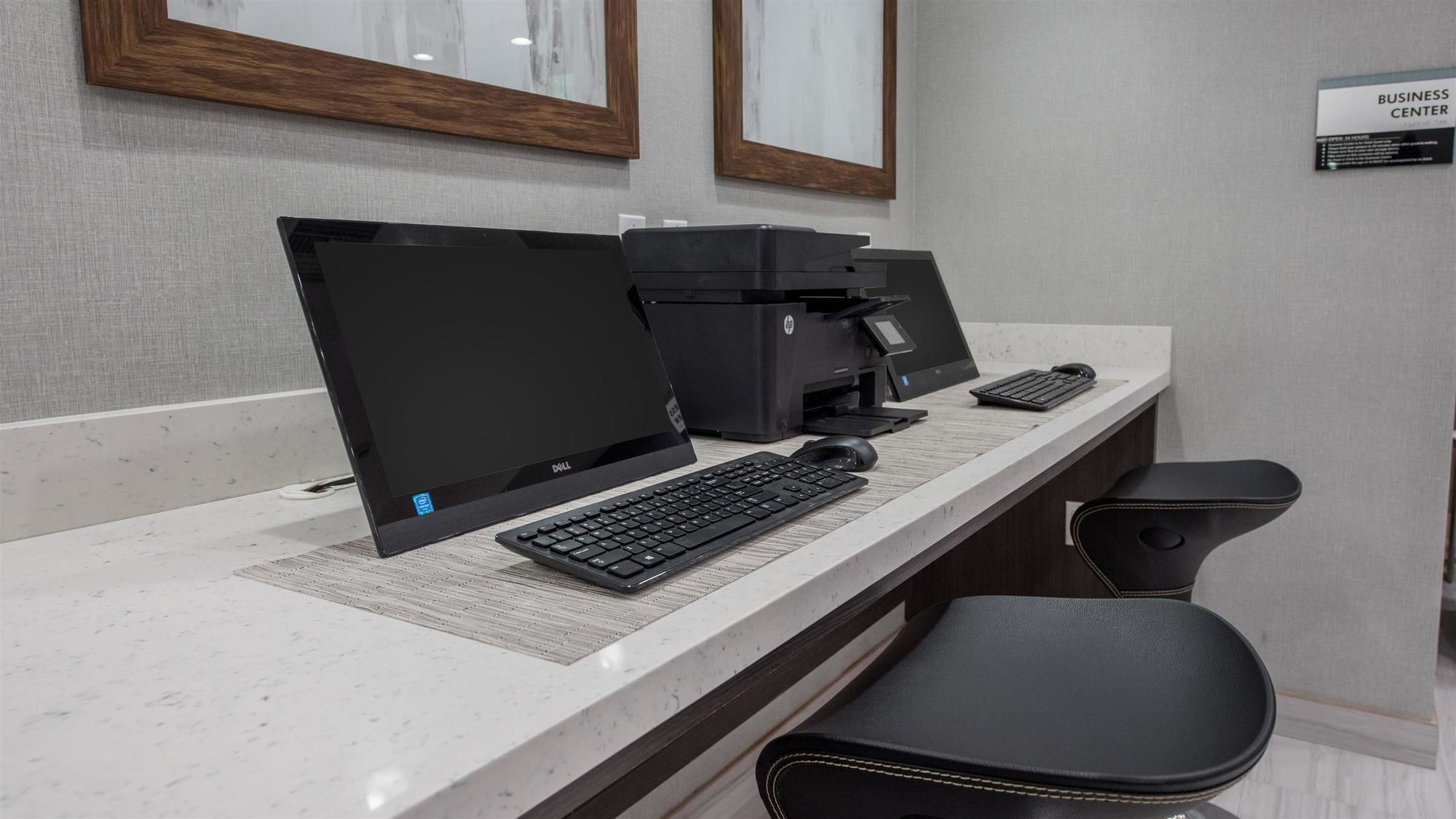 Фото Best Western Plus Gardena Inn & Suites