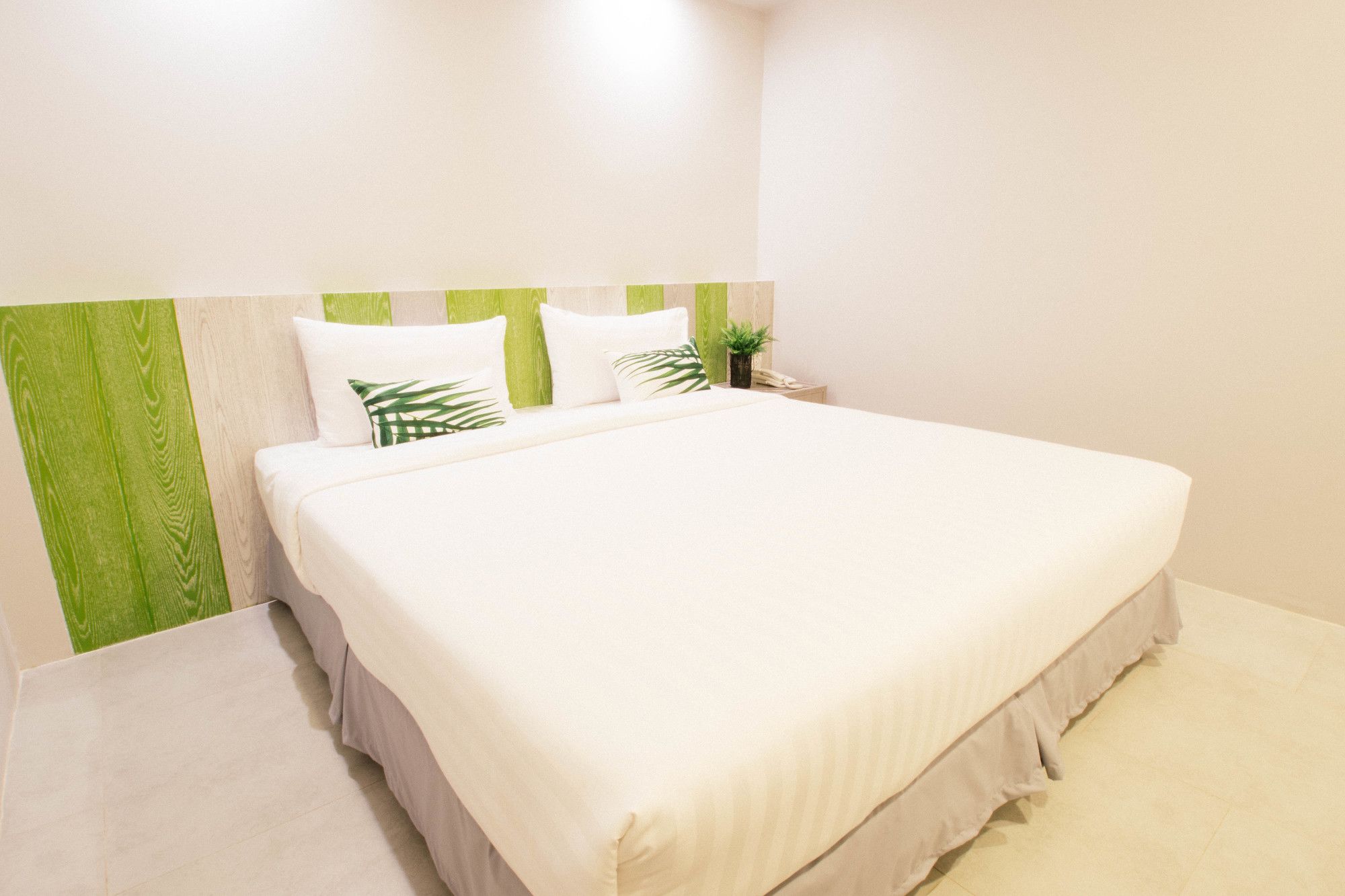 Фото The Pat Hotel