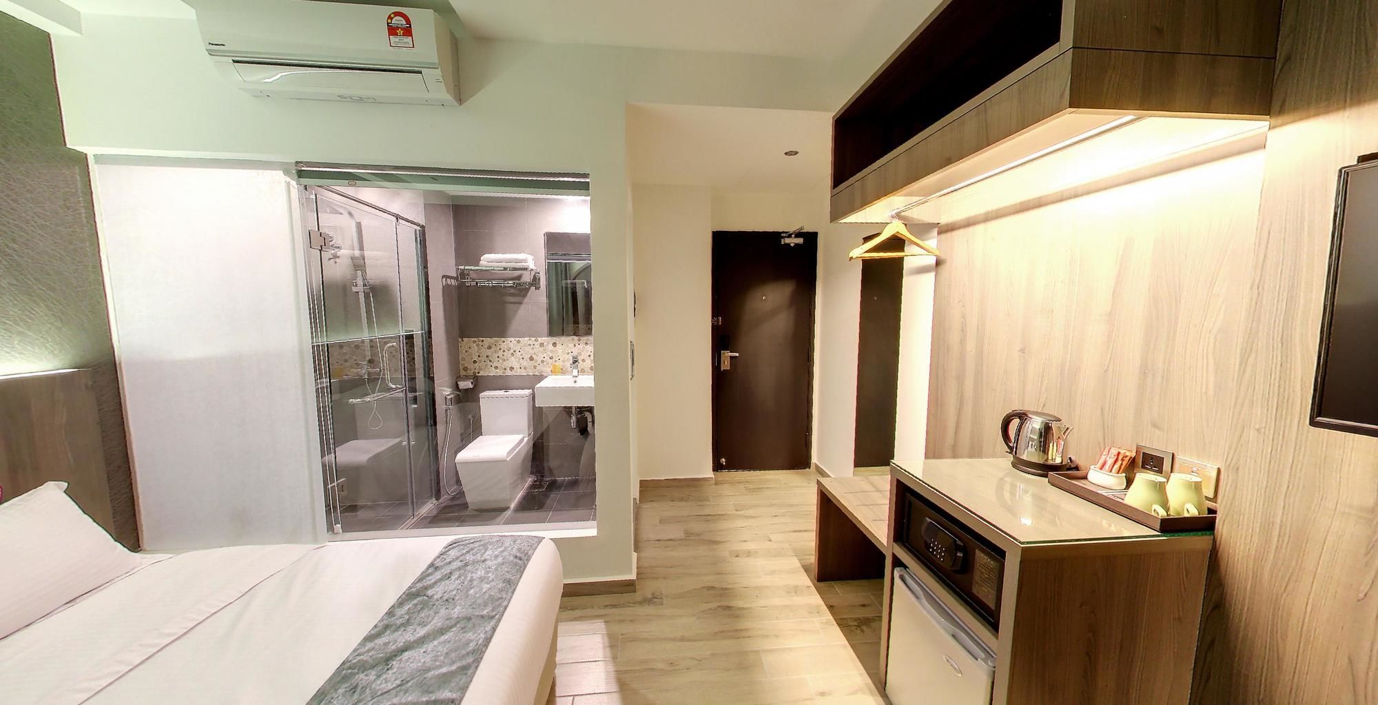 Фото Flora by Crossroads Hotel