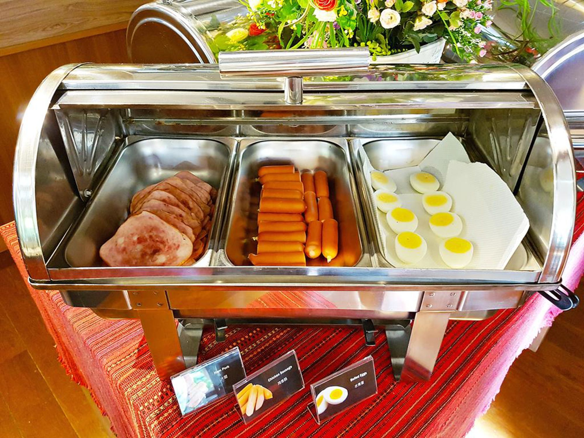 Фото DinsoMon Hotel