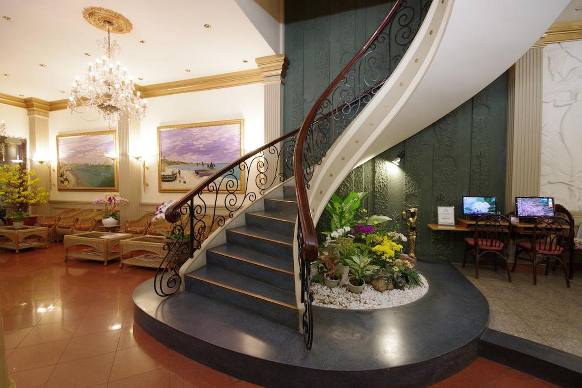 Фото The Spring Hotel