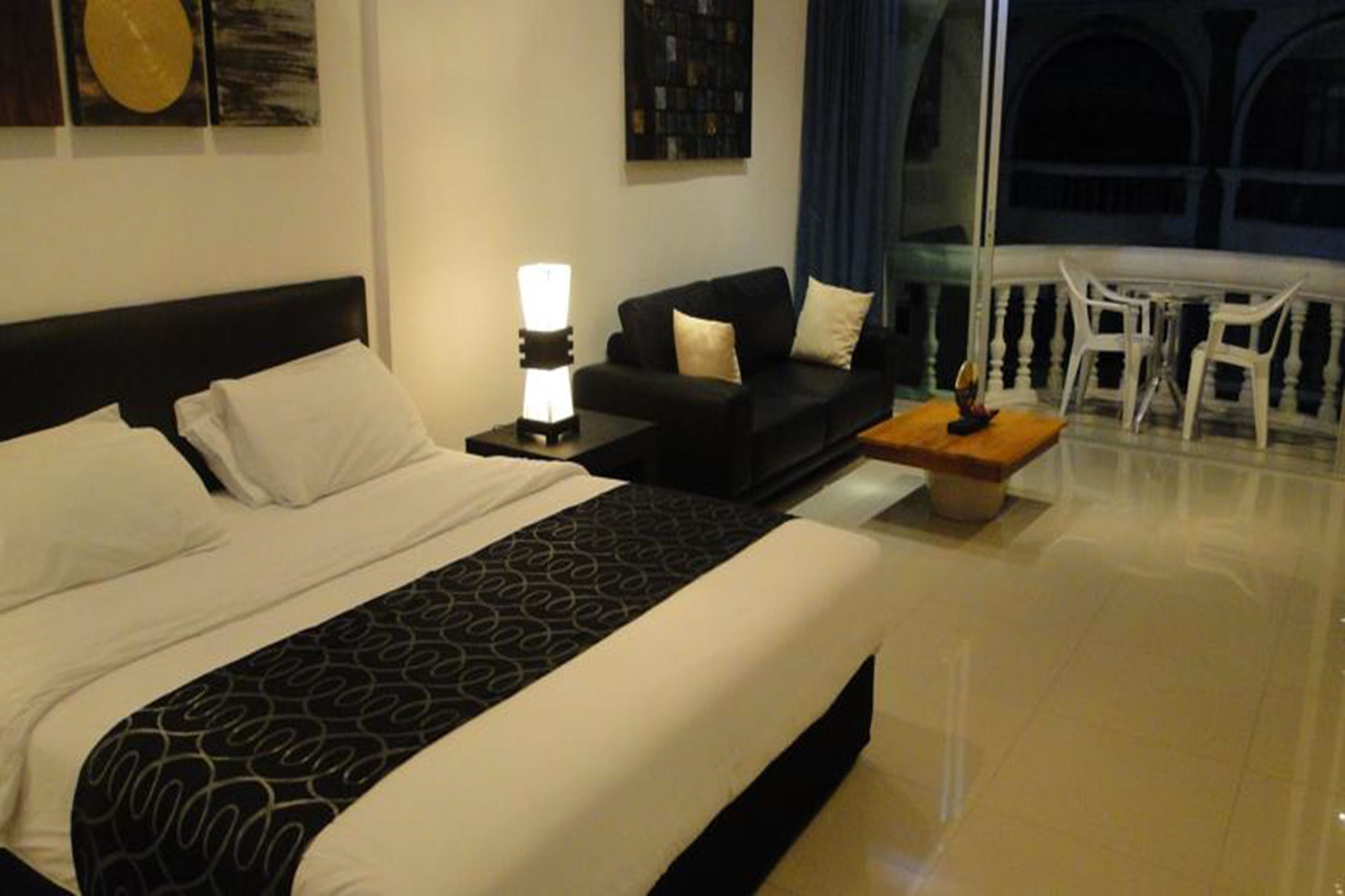 Фото East Suites