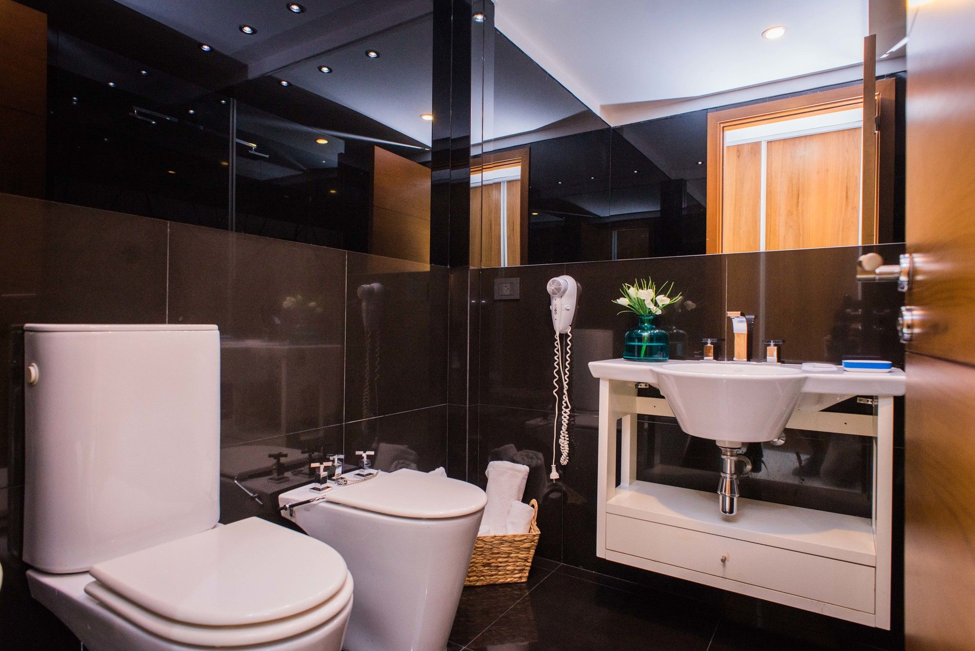 Фото Soho Luxury Suites