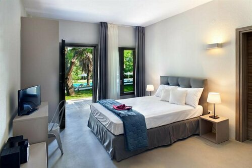 Апартаменты Sani Woods Apartments