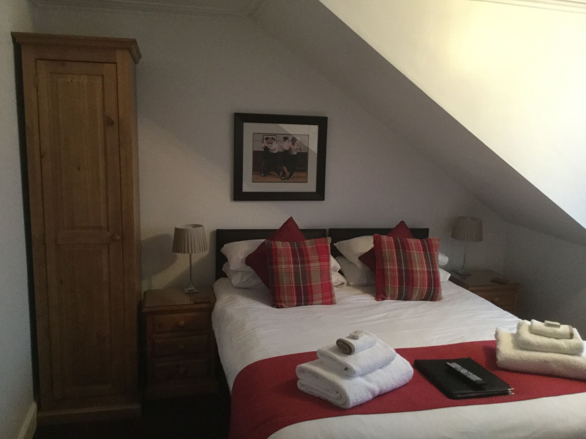 Фото Bythesea Guest House