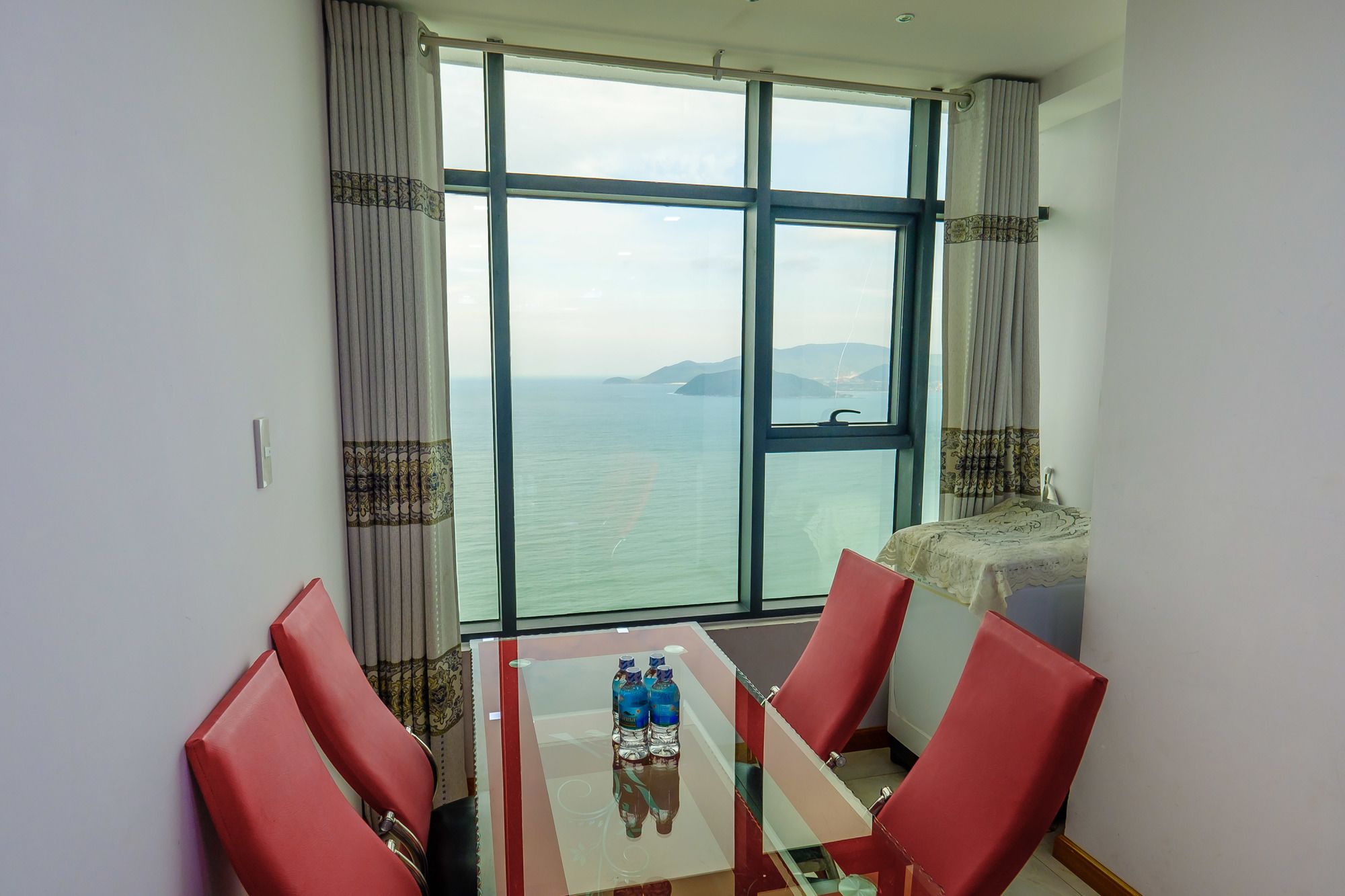 Фото Sunrise Ocean View Apartment