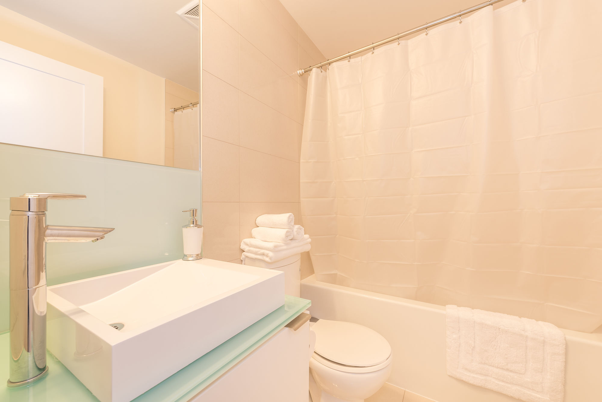 Фото Grand Royal Condos - Cn Tower