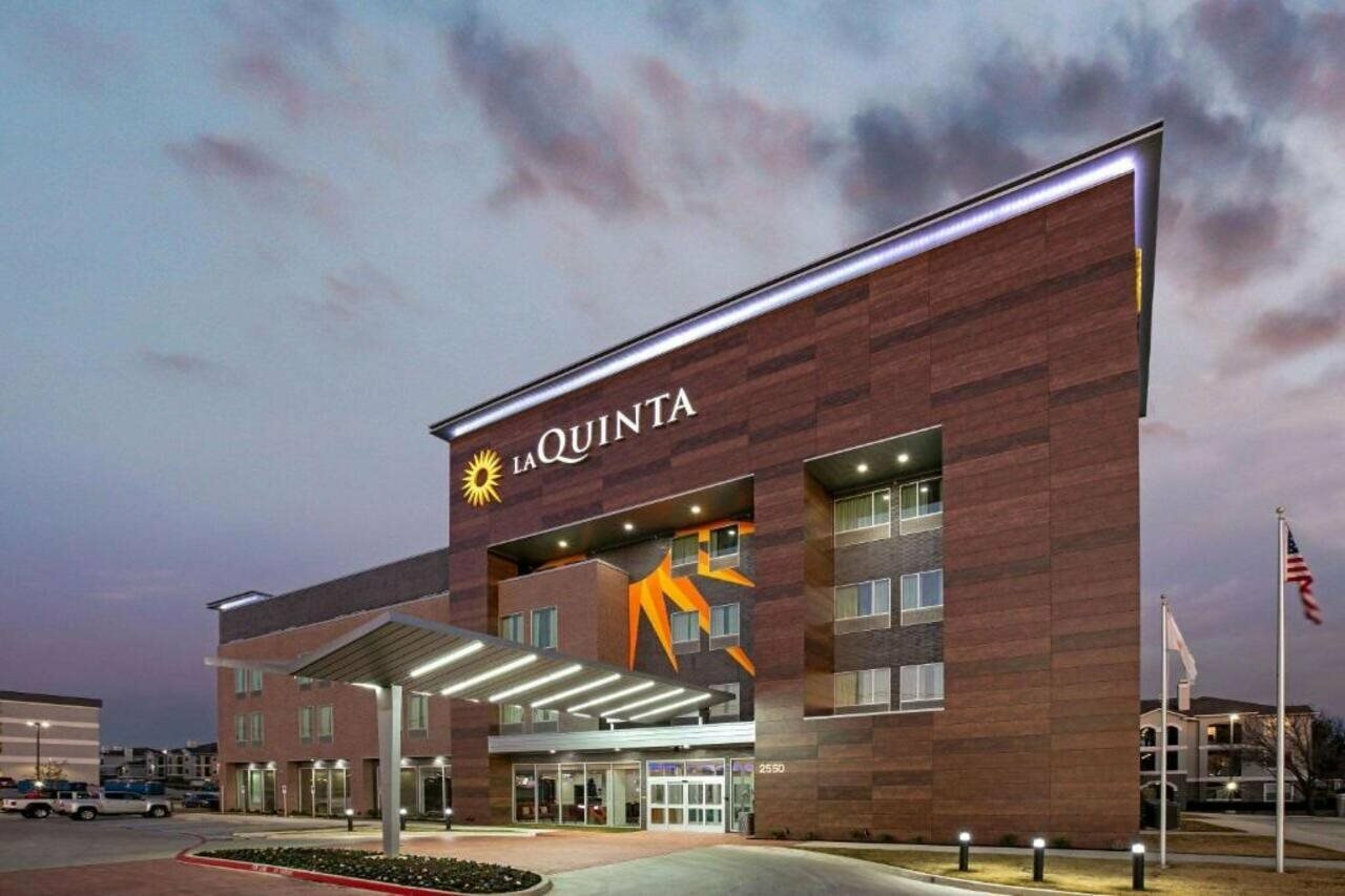 Фото La Quinta Inn & Suites by Wyndham Dfw West-Glade Parks