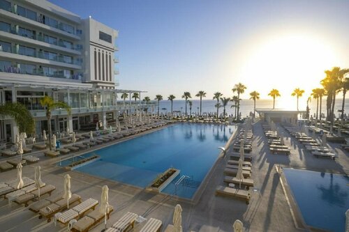 Внешний вид отеля Constantinos The Great Beach Hotel в Паралимни, фото 1