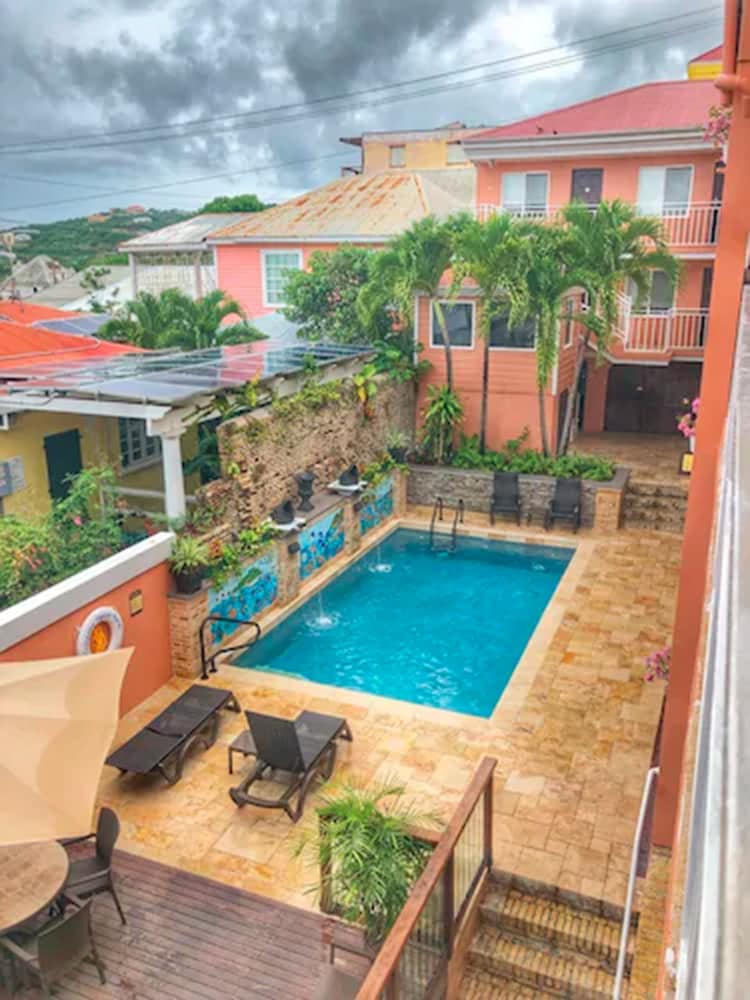 Фото Company House Hotel