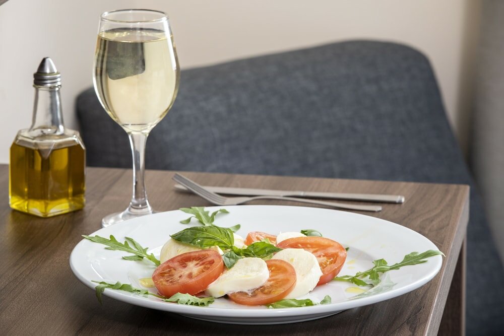 Фото St Giles Heathrow Hotel