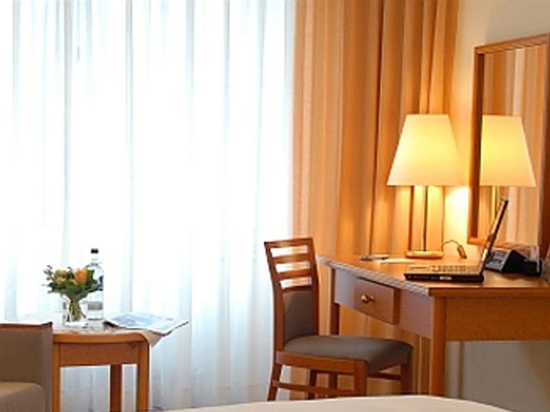 Фото Leonardo Hotel Hamburg Airport