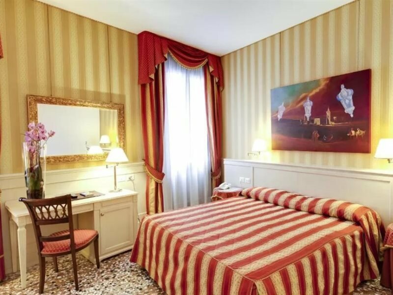 Фото Hotel Bella Venezia
