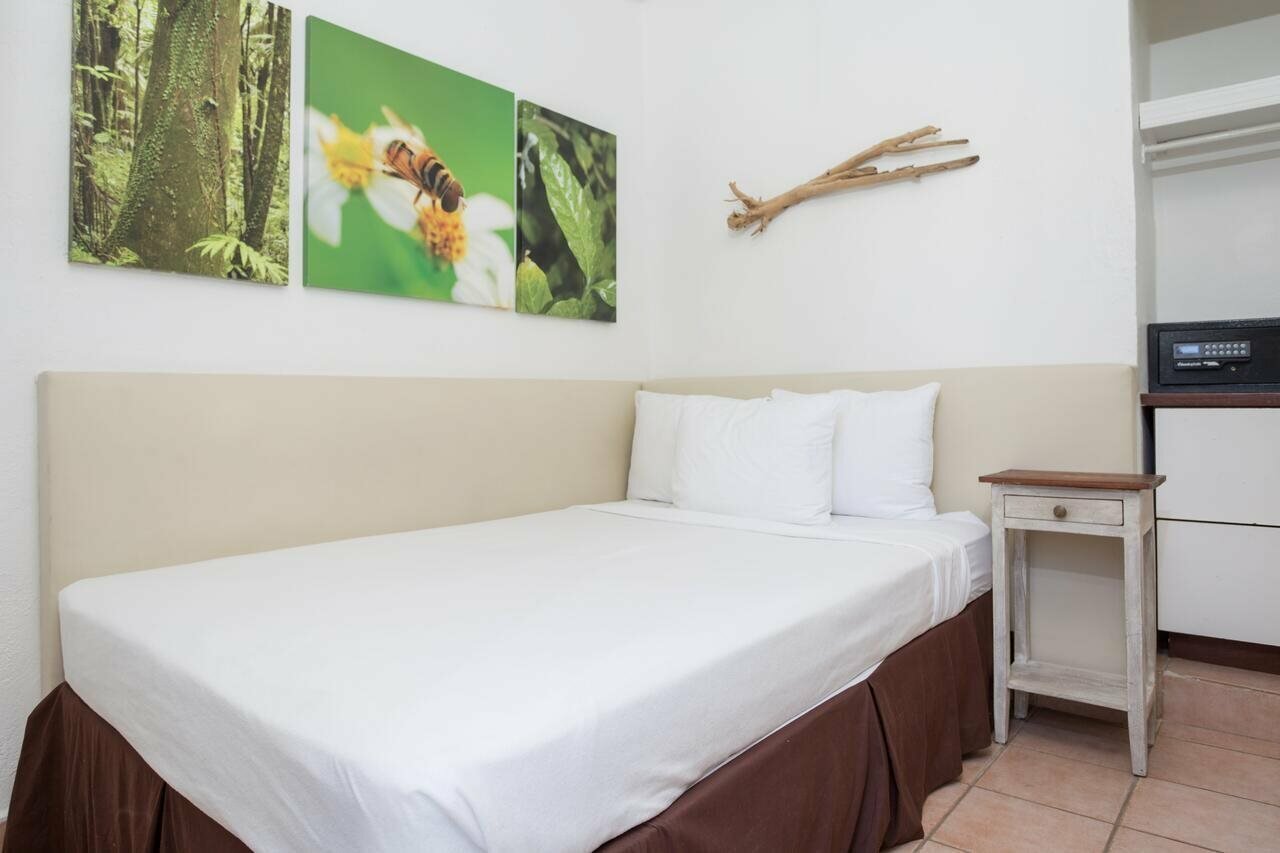 Фото Tres Palmas Inn