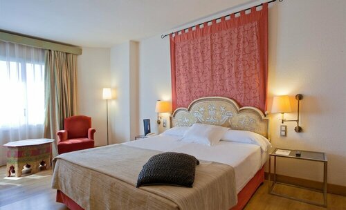 Внешний вид отеля Hesperia Sevilla в Севилье, фото 4