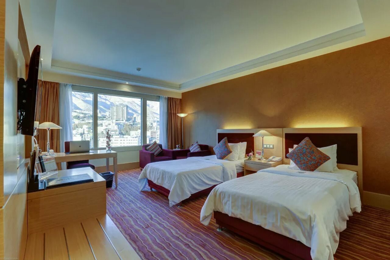 Фото Parsian Azadi Hotel