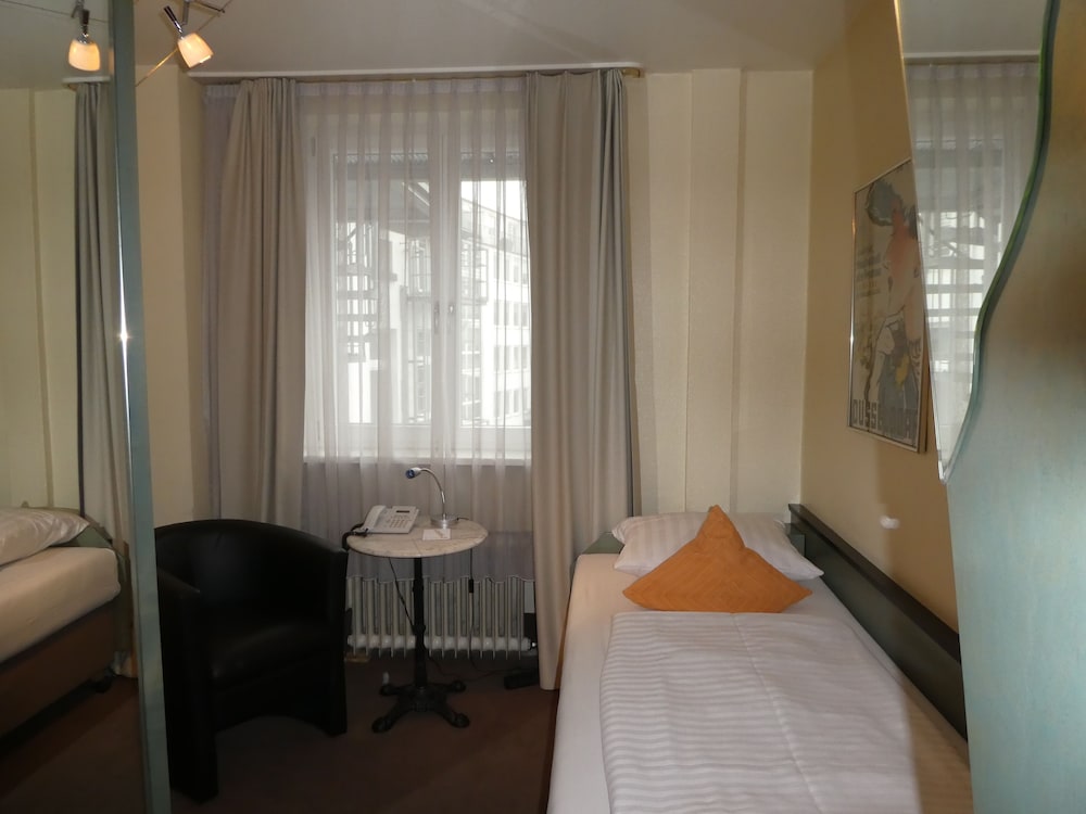 Фото Monopol Hotel