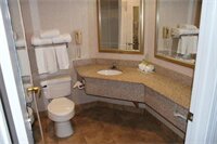 Фото Quality Inn Fayetteville near Historic Downtown Square