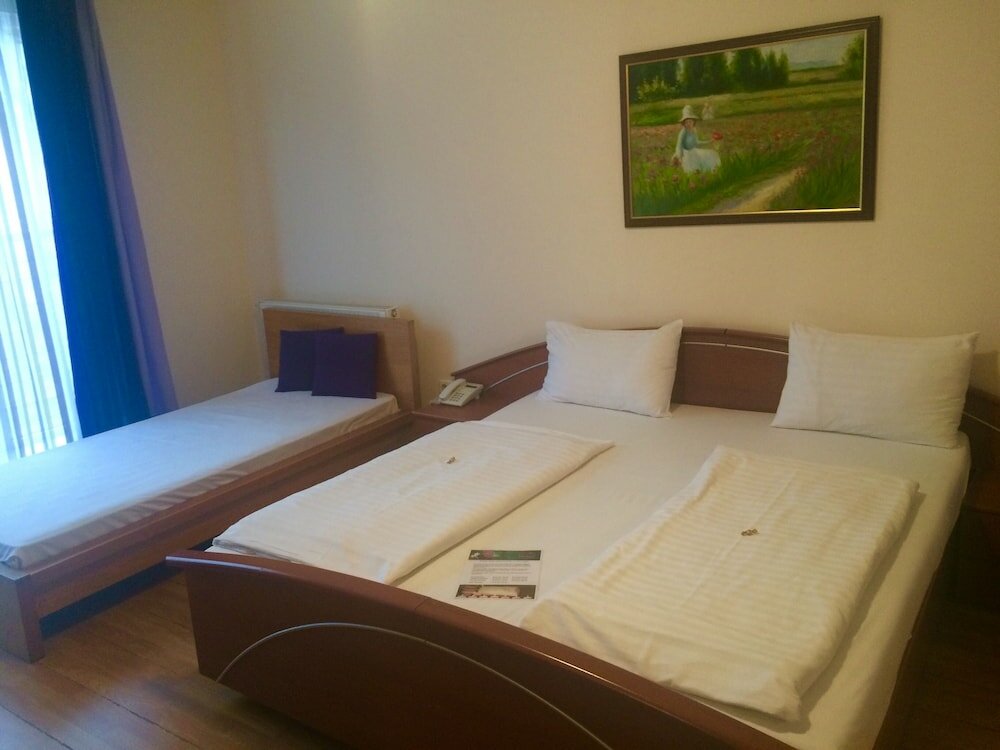 Фото Triple M Hotel