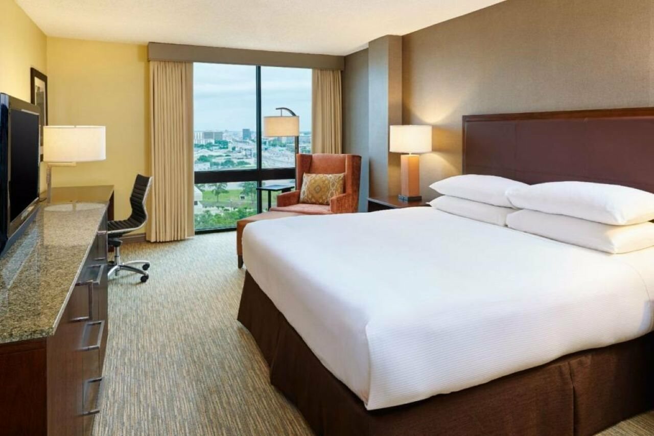 Фото DoubleTree by Hilton San Antonio Airport