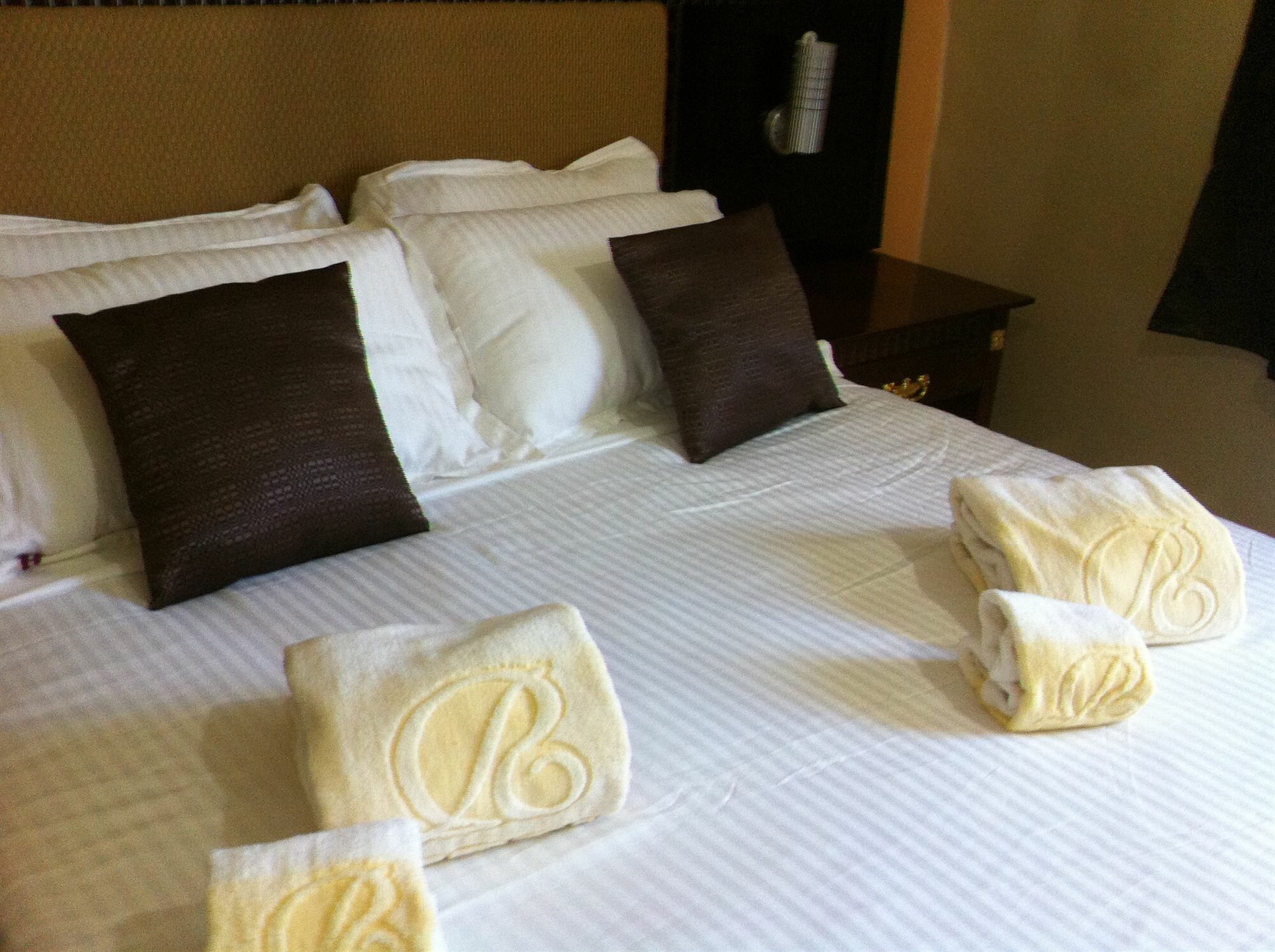 Фото Riverside Hotel and Conference Centre