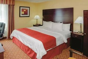 Гостиница La Quinta Inn & Suites by Wyndham Brooklyn Downtown