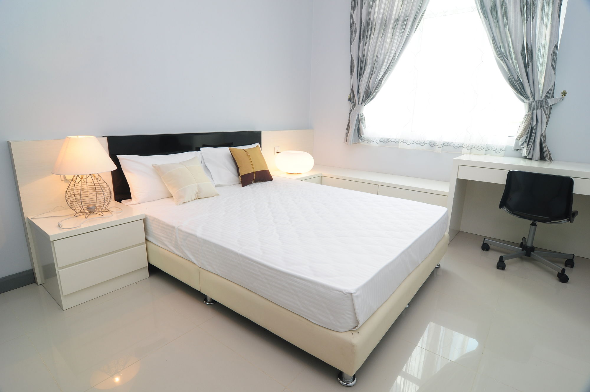Фото D'Embassy Serviced Residence Suites