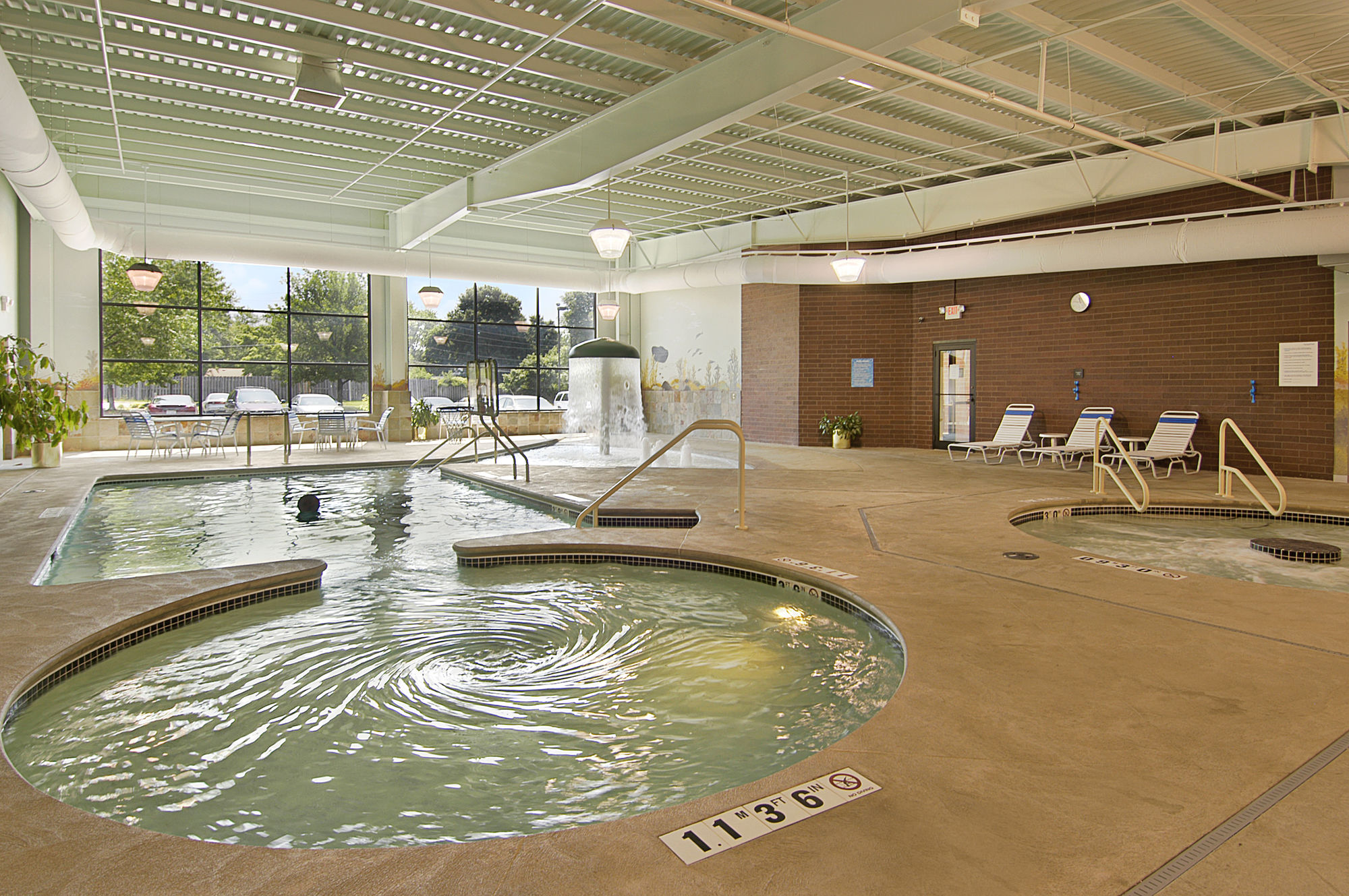 Фото Ramada by Wyndham Bettendorf