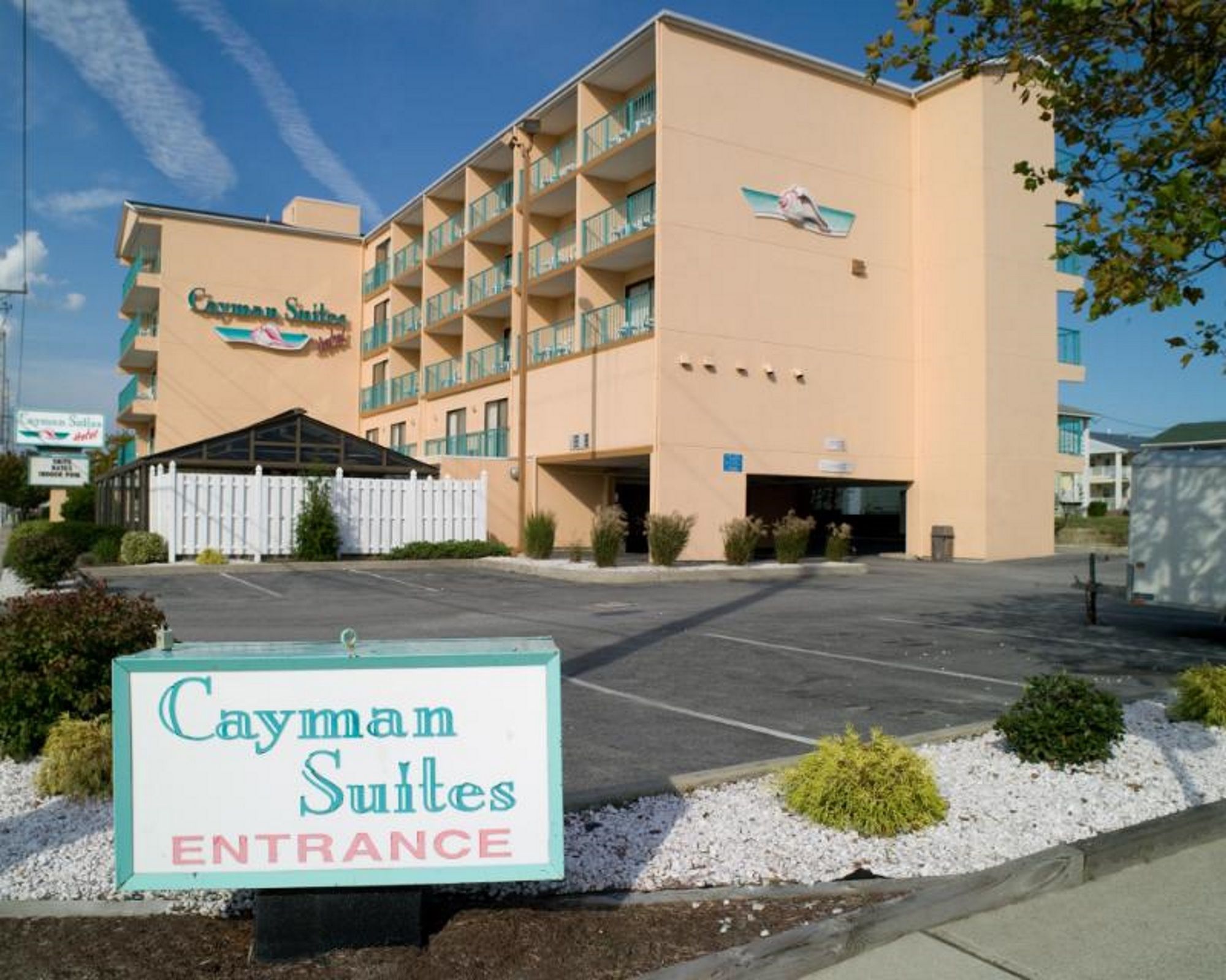 Фото Cayman Suites Hotel