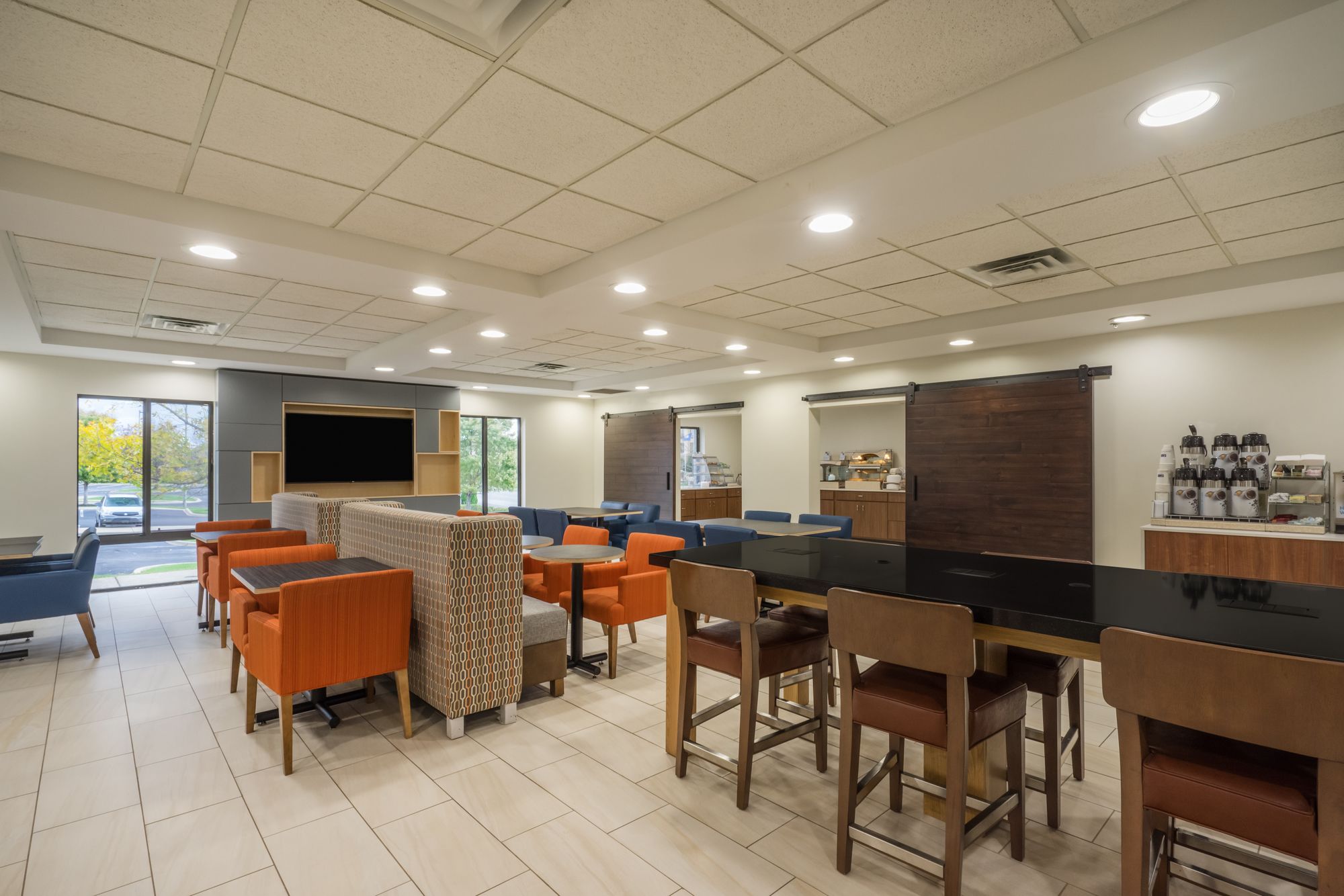 Фото Holiday Inn Express Hotel & Suites Louisville East, an Ihg Hotel