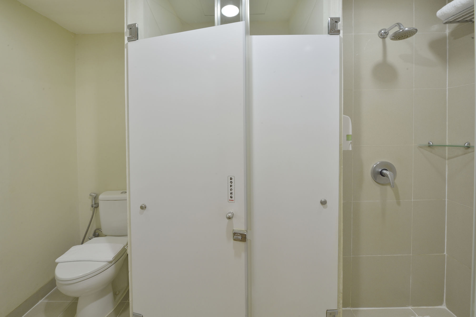 Фото Whiz Hotel Malioboro Yogyakarta