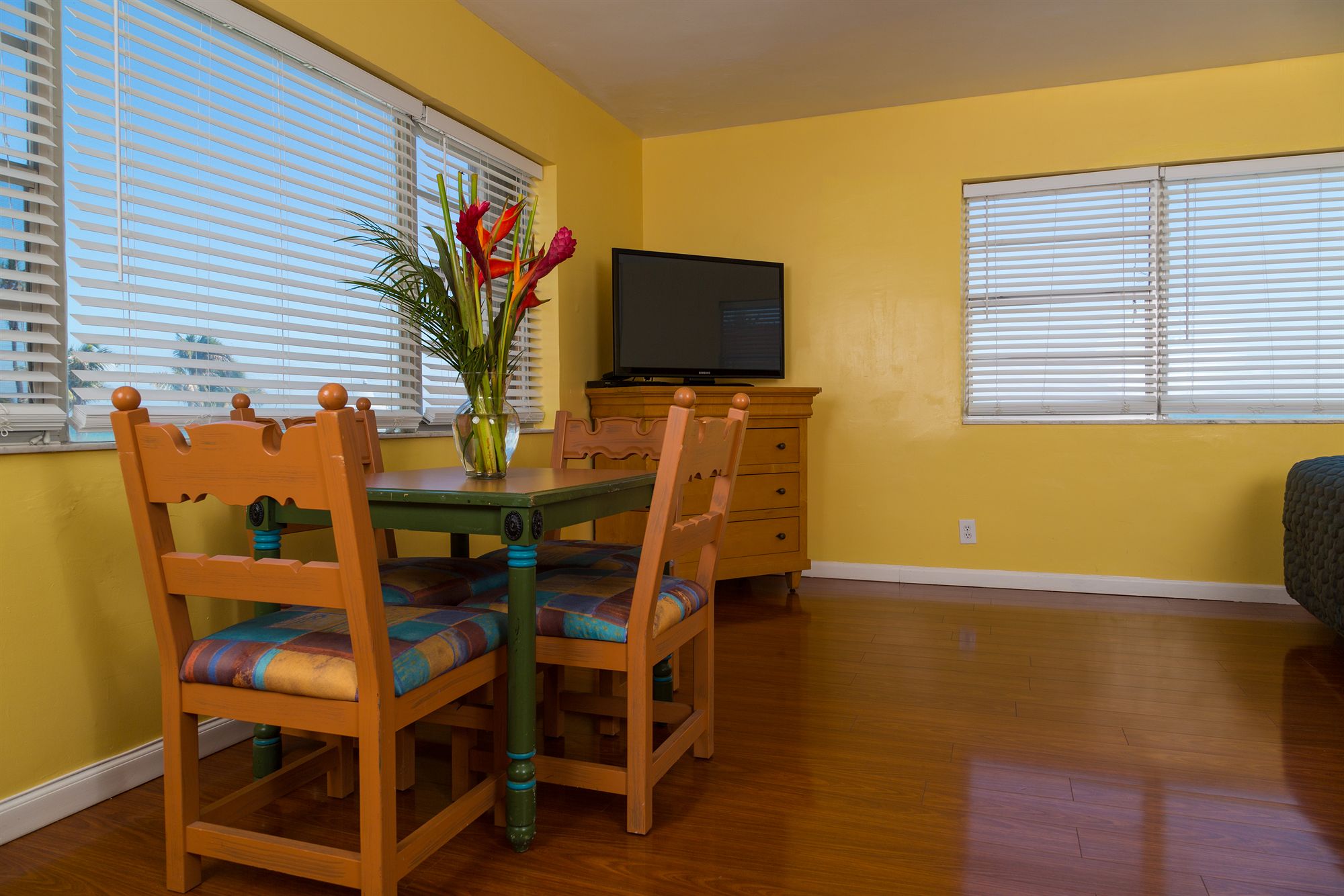 Фото Riptide Oceanfront Hotel