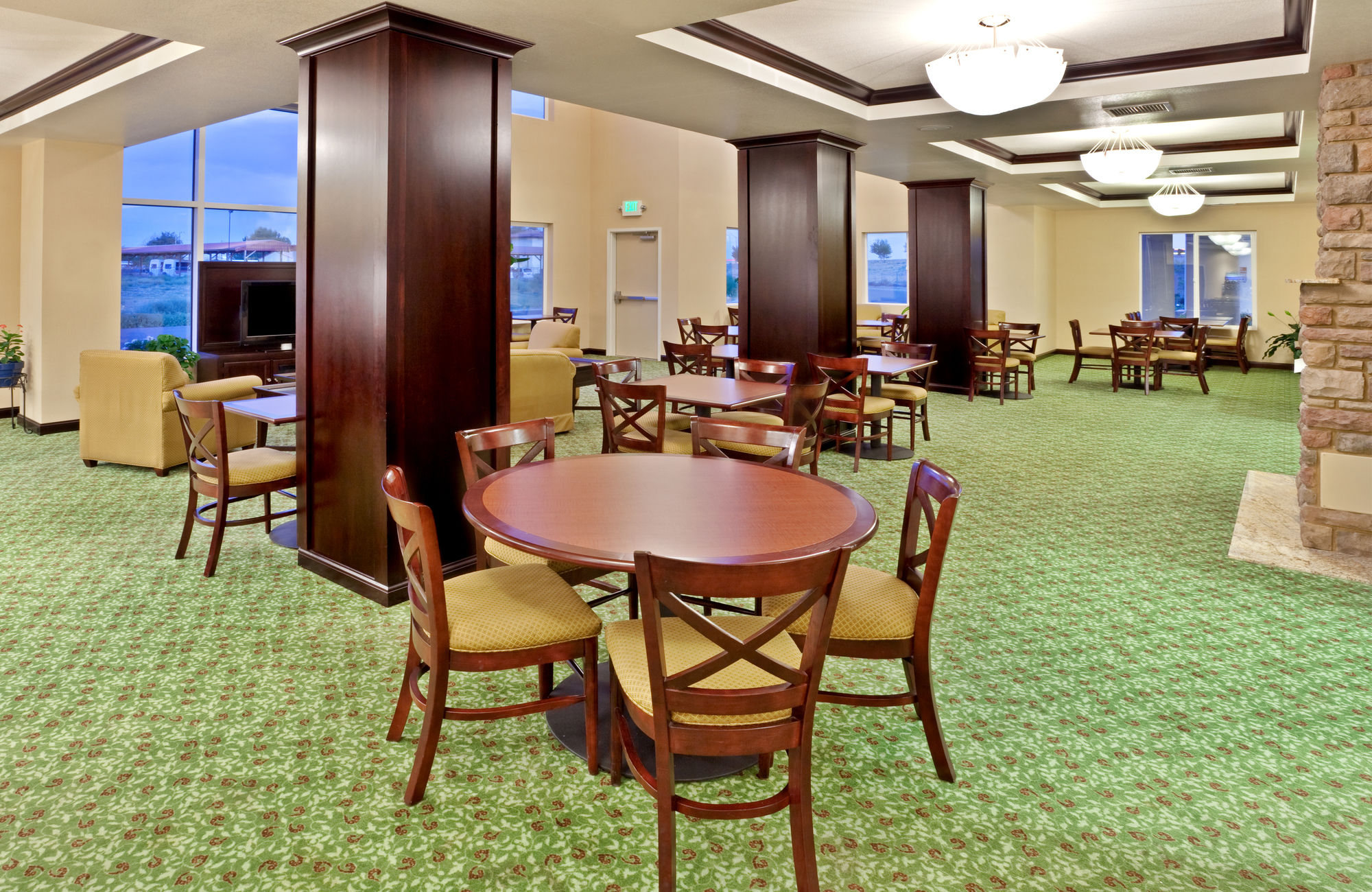 Фото Holiday Inn Express & Suites Ontario, an Ihg Hotel