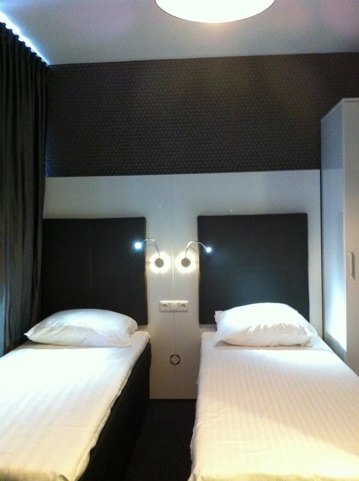 Фото Hotel Vossius Vondelpark