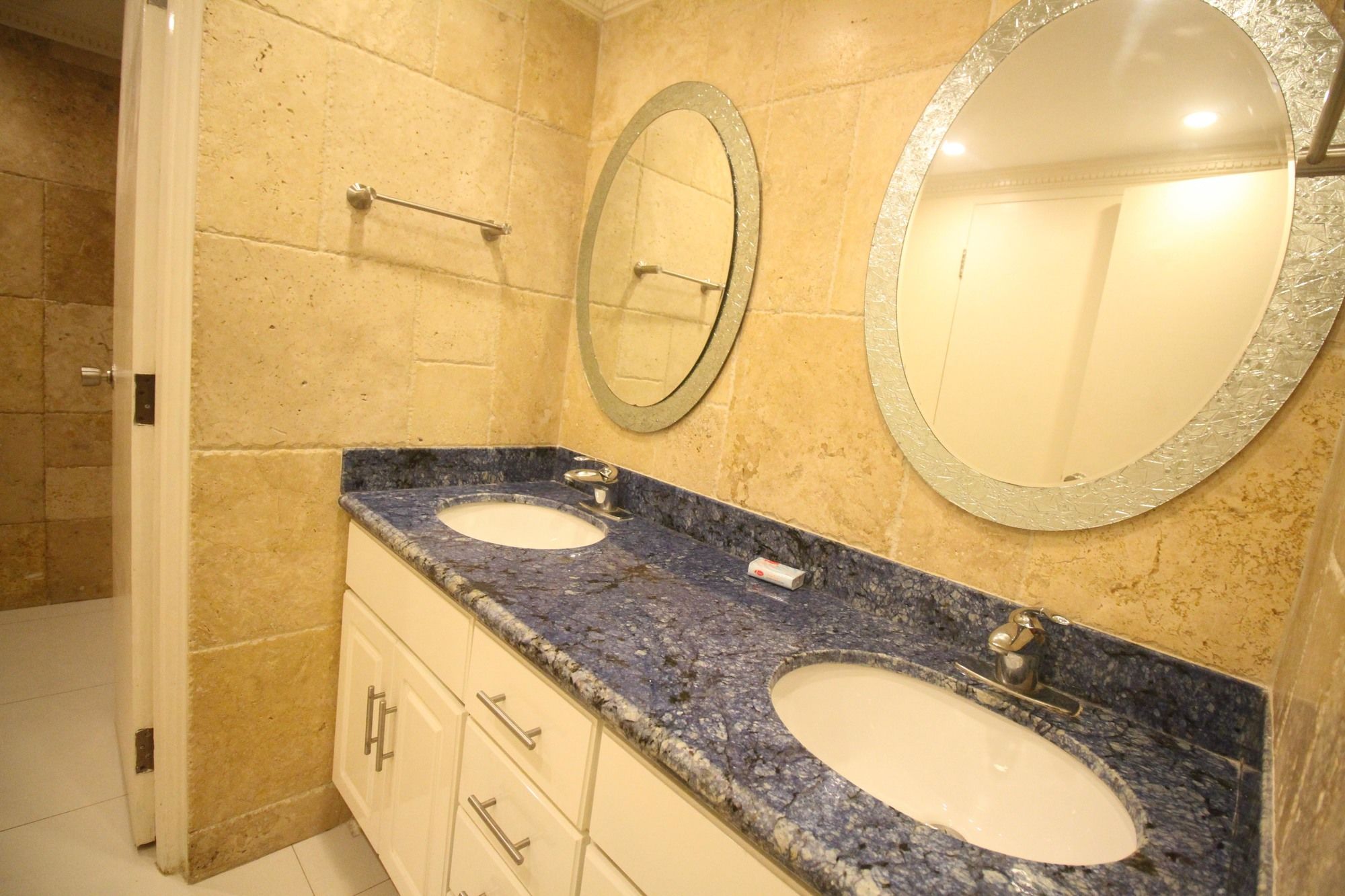 Фото Montego Bay Club Beach Resort