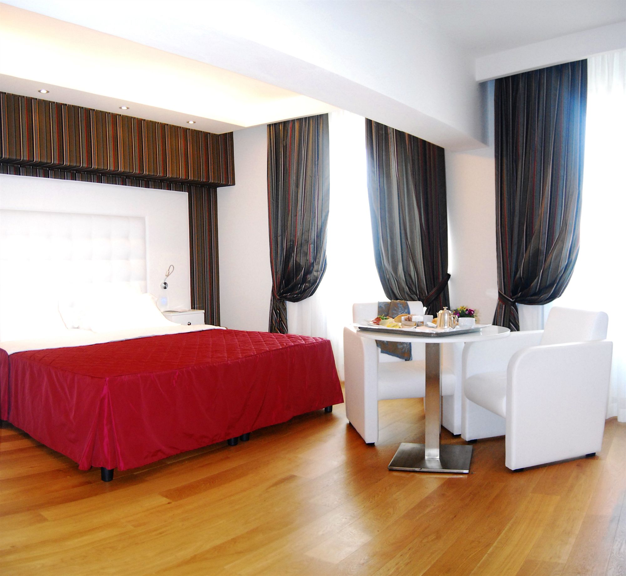 Фото Hotel Royal Caserta